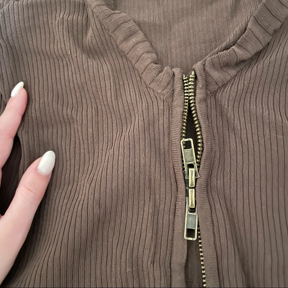 I am Gia brown sweater